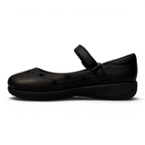 Zapato escolar negro para niña Su Favorita con correa de velcro y detalle de corazones grabados en la puntera