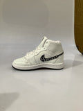 0105JO17 JORDAN TENIS DE BOTA PARA NIÑO COLOR BLANCO BLANCO NEGRO