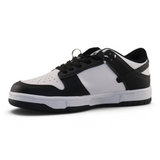 Tenis Su Favorita para joven en color blanco y negro con diseño clásico y detalle de bordado lateral