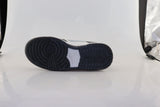 3030NI5 NIKE TENIS PARA JOVEN COLOR BLANCO NEGRO CIELO DE CHAROL