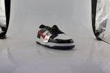 3030NI5 NIKE TENIS PARA JOVEN COLOR BLANCO NEGRO ROJO DE CHAROL
