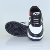 1100NI21 NIKE TENIS CASUALES PARA NIÑO COLOR NEGRO BLANCO ROJO