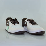 1100NI21 NIKE TENIS CASUALES PARA NIÑO COLOR LATE BLANCO CAFÉ